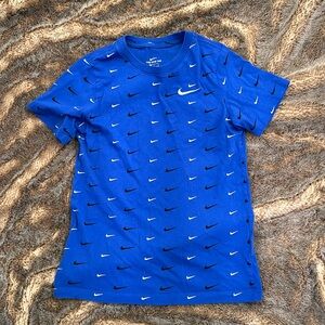 Nike logo graphic tee shirt